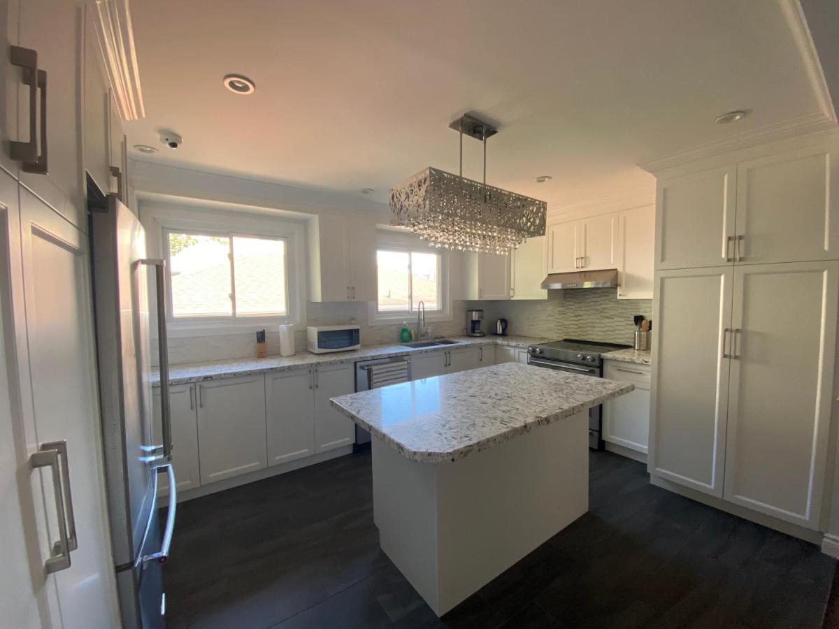 Yonge And Finch Subway !L Spacious & Bright Private Bedroom With Shared Amenties Toronto Exteriör bild